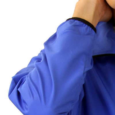 適度に絞られた袖口