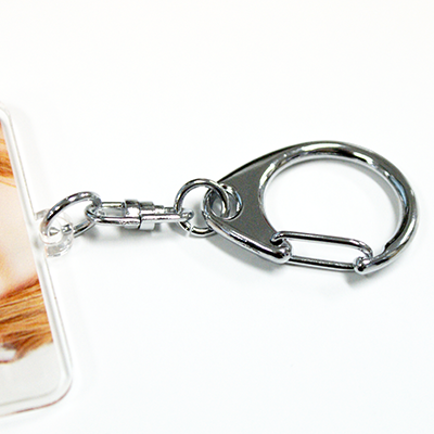 鍵をパチンと通すだけ!使いやすいナスカン