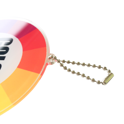 軽くてかさばりにくいボールチェーン付き