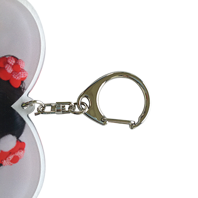 パチンと留められるナスカン金具