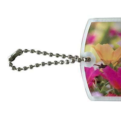 軽くてかさばりにくいボールチェーン付き