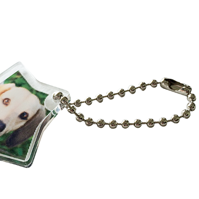 軽くてかさばりにくいボールチェーン付き