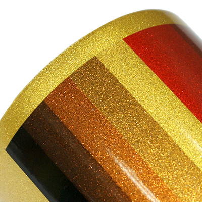 強い光が当たると一層キラキラと輝きます