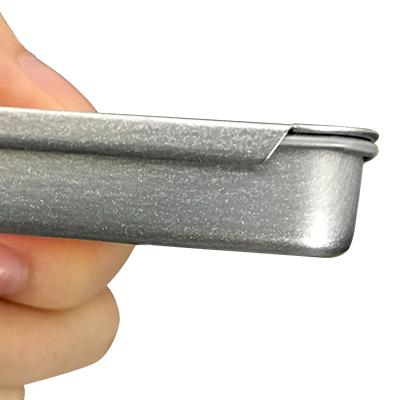 表面がキラキラと加工されているので比較的反射の優しい素材です。