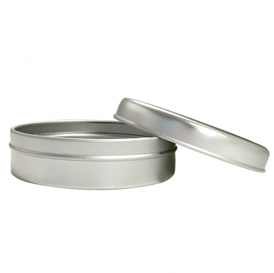 開閉しやすいかぶせるタイプの蓋です。