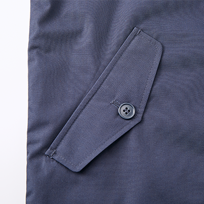 両脇にポケット付き