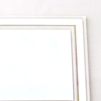 背面は白地になっています