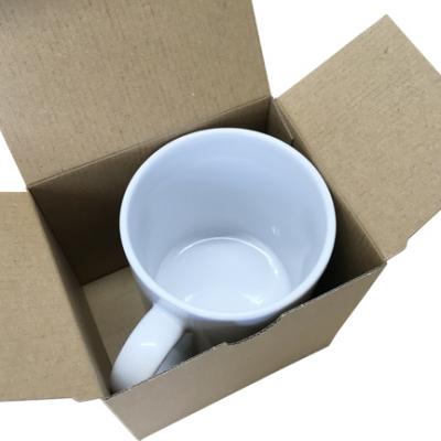 基本包装は茶色のボックスへ個装