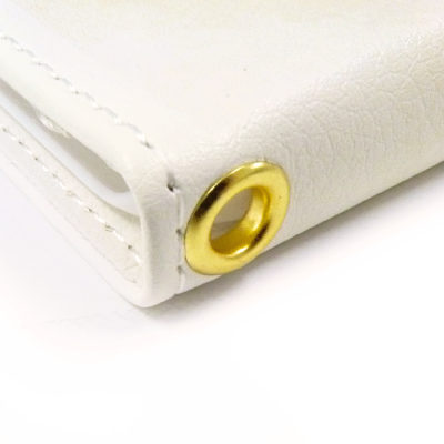 鳩目のストラップ穴