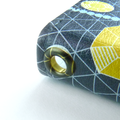 穴の下&金具色写り