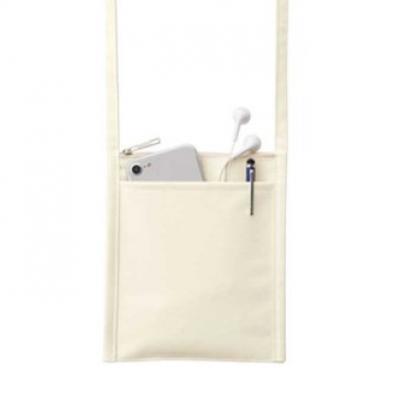 フロントポケット付き