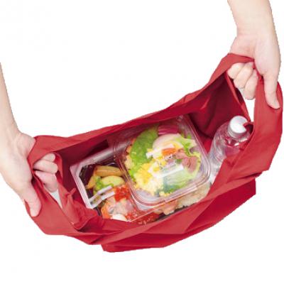 お弁当も入れやすい形状