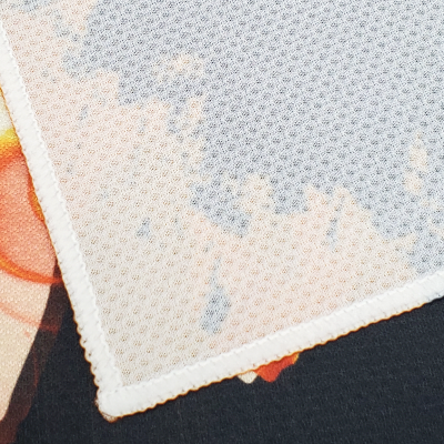 裏は白のメッシュ生地となります