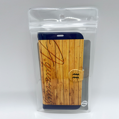 チャック付きのビニールパッケージ+台紙で1点ずつ梱包いたします。